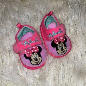 Disney | size 2 | Minnie Mouse slippers